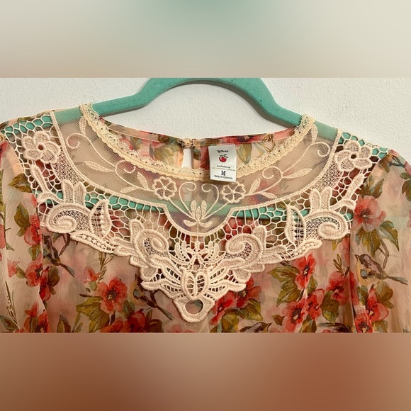 Disney Lauren Conrad Snow White Floral Lace Peasant top size medium - Picture 2 of 7